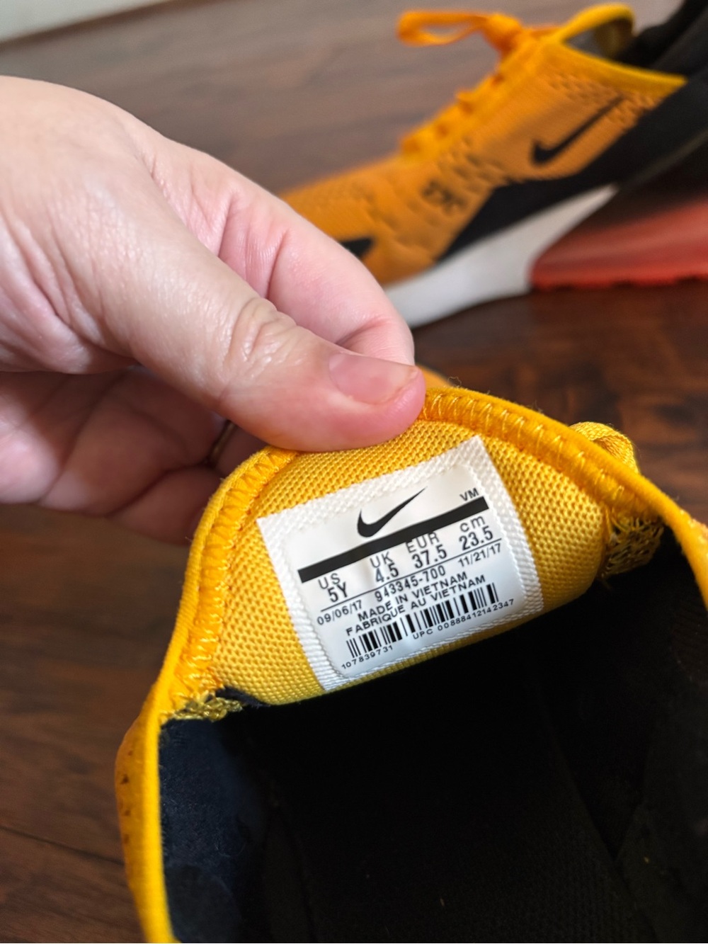 Nike university gold air max 270 size 5Y, W7 - Picture 3 of 8